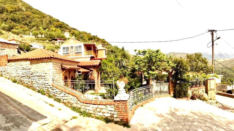Villa Muzhaqi Nivice Exterior photo